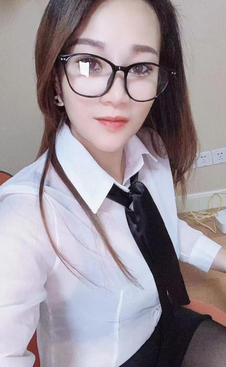 熟女阿美制服丝袜