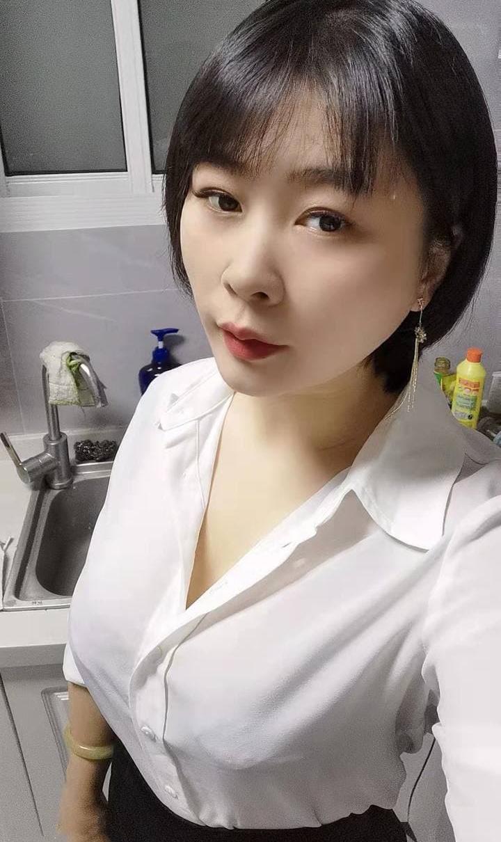 静安制服大屁股妹子