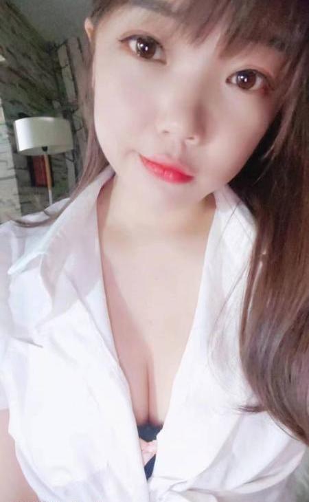 甜美可爱小美女