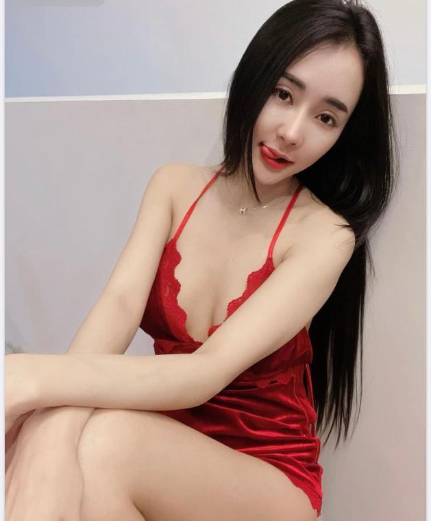 美乳小骚女玲儿