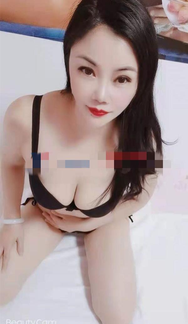 丰满翘臀服务型少妇