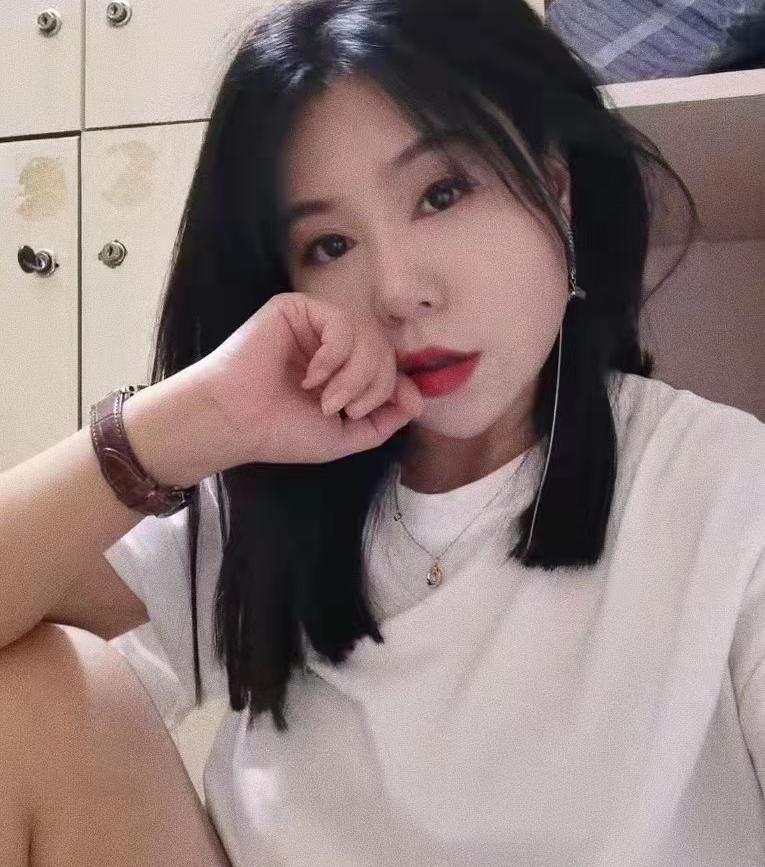 小巧玲珑小妹子