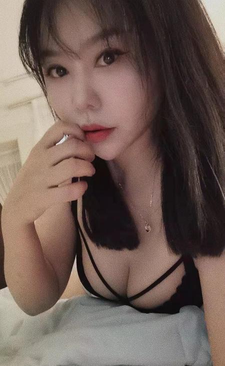 小巧玲珑小妹子