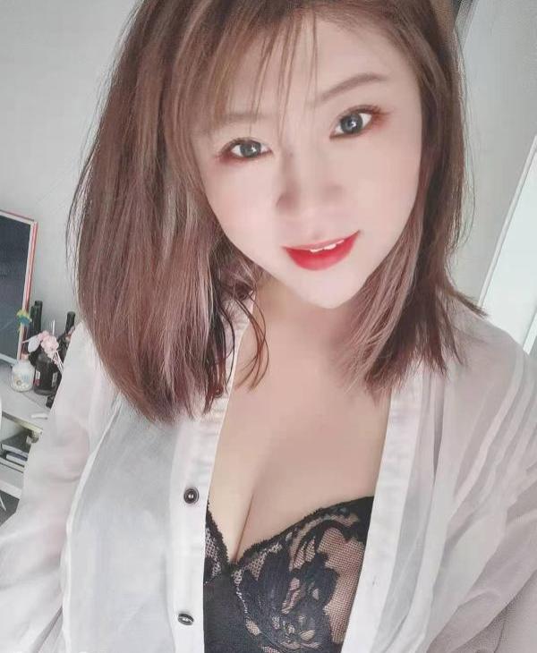 口活好的制服美女